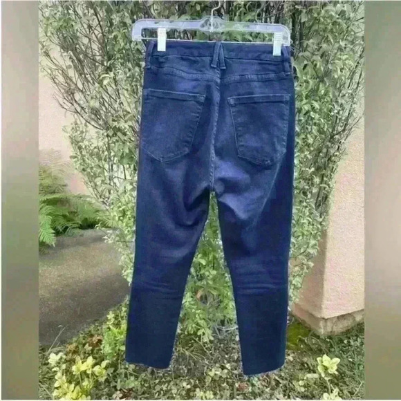 Good American- Raw Edge Hem Skinny Jeans Petite? Size 4/27 EUC! - Picture 2 of 5